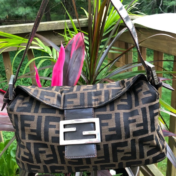 AUTHENTIC RARE FENDI ZUCCA BAGUETTE SHOULDER BAG - Picture 3 of 8